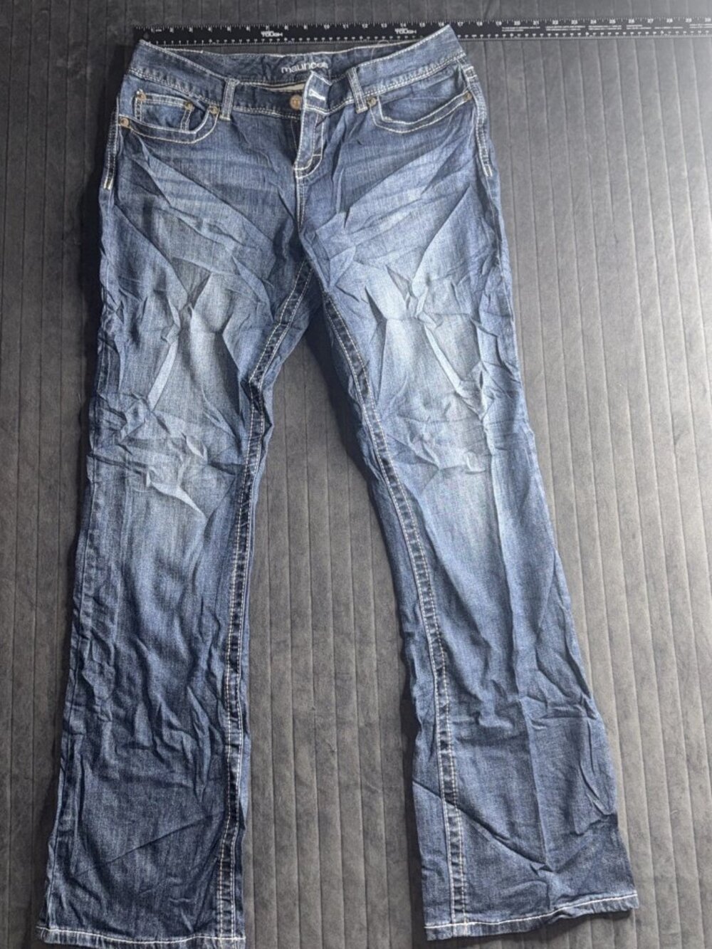 Maurices Women& Blue Jeans 9/10 Low Rise, Boot Cut, Flap Pockets, Thick Stitch